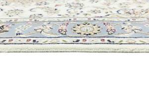 Cream Floral 4X6 Indo-Nain Oriental Rug