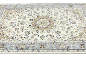 Cream Floral 4X6 Indo-Nain Oriental Rug