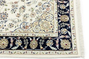 Cream Floral 4X6 Indo-Nain Oriental Rug
