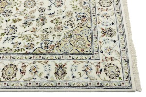 Cream Floral 5X8 Indo-Nain Oriental Rug