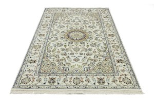 Cream Floral 5X8 Indo-Nain Oriental Rug