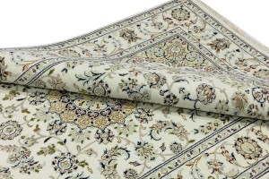 Cream Floral 5X8 Indo-Nain Oriental Rug