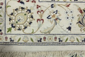 Cream Floral 5X8 Indo-Nain Oriental Rug