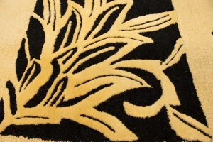 Cream & Black Floral 5X8 Hand-Tufted Modern Rug