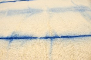 Cream & Blue Tie-Dye 5X8 Hand-Tufted Modern Rug