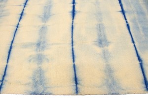 Cream & Blue Tie-Dye 5X8 Hand-Tufted Modern Rug