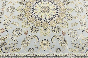 Light Blue-gray Floral 7X10 Indo-Nain Oriental Rug