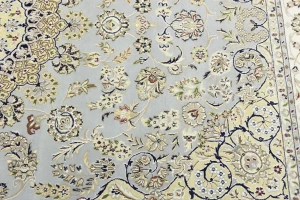 Light Blue-gray Floral 7X10 Indo-Nain Oriental Rug