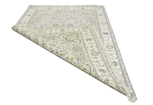 Light Blue-gray Floral 7X10 Indo-Nain Oriental Rug