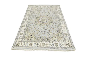 Light Blue-gray Floral 7X10 Indo-Nain Oriental Rug