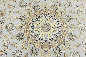 Light Blue-gray Floral 7X10 Indo-Nain Oriental Rug