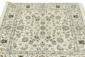 Cream Floral 4X4 Indo-Nain Oriental Square Rug