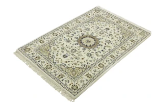 Cream Floral 3X4 Indo-Nain Oriental Rug