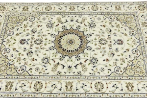 Cream Floral 3X4 Indo-Nain Oriental Rug