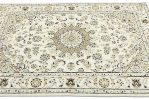 Cream Floral 4X6 Indo-Nain Oriental Rug
