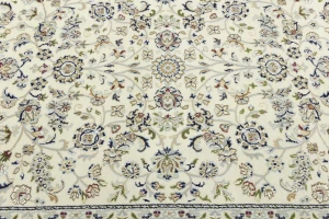 Cream Floral 5'5X7'9 Indo-Nain Oriental Rug
