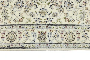 Cream Floral 5'5X7'9 Indo-Nain Oriental Rug