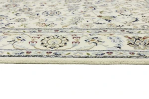 Cream Floral 5'5X7'9 Indo-Nain Oriental Rug
