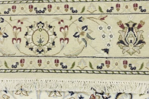 Cream Floral 5'5X7'9 Indo-Nain Oriental Rug