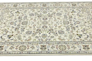 Cream Floral 5'5X7'9 Indo-Nain Oriental Rug