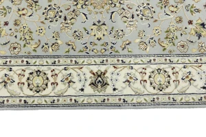 Light Blue-gray Floral 5X7 Indo-Nain Oriental Rug