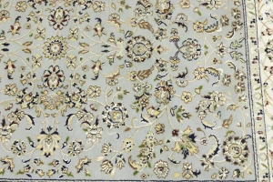 Light Blue-gray Floral 5X7 Indo-Nain Oriental Rug