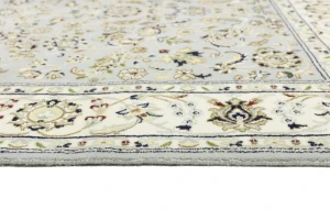 Light Blue-gray Floral 5X7 Indo-Nain Oriental Rug