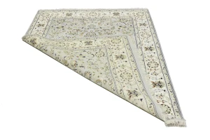 Light Blue-gray Floral 5X7 Indo-Nain Oriental Rug