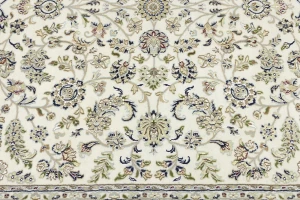 Cream Floral 8X10 Indo-Nain Oriental Rug
