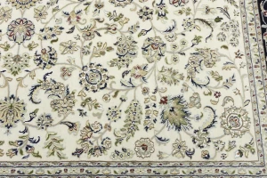Cream Floral 8X10 Indo-Nain Oriental Rug