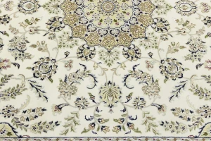 Cream Floral 8X10 Indo-Nain Oriental Rug