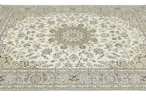 Cream Floral 8X10 Indo-Nain Oriental Rug
