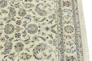 Cream Floral 6'5X9'9 Indo-Nain Oriental Rug