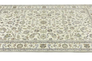 Cream Floral 6'5X9'9 Indo-Nain Oriental Rug