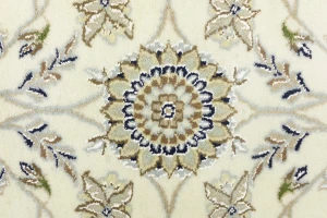 Cream Floral 6'5X9'9 Indo-Nain Oriental Rug