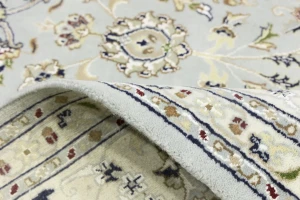 Light Blue-gray Floral 8X10 Indo-Nain Oriental Rug