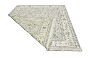 Light Blue-gray Floral 8X10 Indo-Nain Oriental Rug