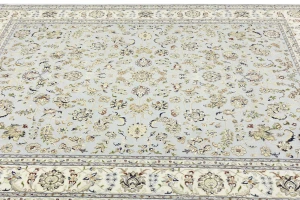 Light Blue-gray Floral 8X10 Indo-Nain Oriental Rug