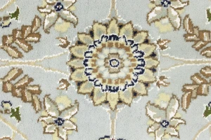 Light Blue-gray Floral 8X10 Indo-Nain Oriental Rug
