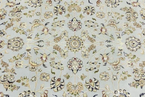 Light Blue-gray Floral 8X10 Indo-Nain Oriental Rug