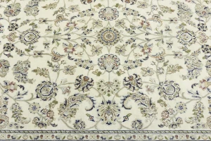 Cream Floral 6X9 Indo-Nain Oriental Rug