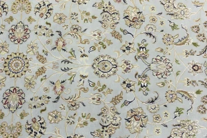 Light Blue-gray Floral 8X10 Indo-Nain Oriental Rug