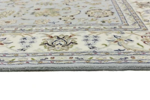 Light Blue-gray Floral 8X10 Indo-Nain Oriental Rug
