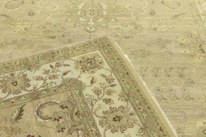 Muted Khaki Floral Transitional 8X10 Indo-Nain Oriental Rug