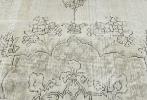 Antique Muted Beige Floral 4'6X7'3 Distressed Vintage Oriental Rug