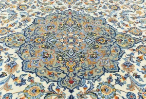 Semi Antique Cream Traditional 7X11 Kashan Persian Rug