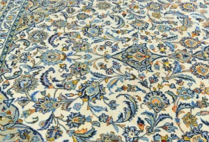 Semi Antique Cream Traditional 7X11 Kashan Persian Rug