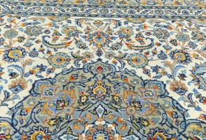 Semi Antique Cream Traditional 7X11 Kashan Persian Rug