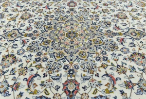 Vintage Cream Traditional Floral 6'7X9'4 Kashan Persian Rug
