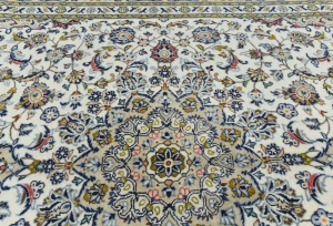 Vintage Cream Traditional Floral 6'7X9'4 Kashan Persian Rug